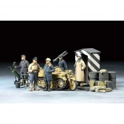 Tamiya 1/48 German Luftwaffe Crew Winter w Kettenkraftrad