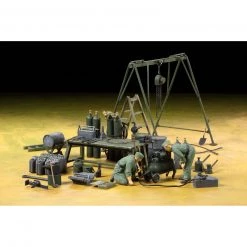 Tamiya 1/35 German Field Maintenance Team with Equipment Set