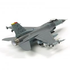 Tamiya 1/72 F-16 CJ Fighting Flacon, with equipment